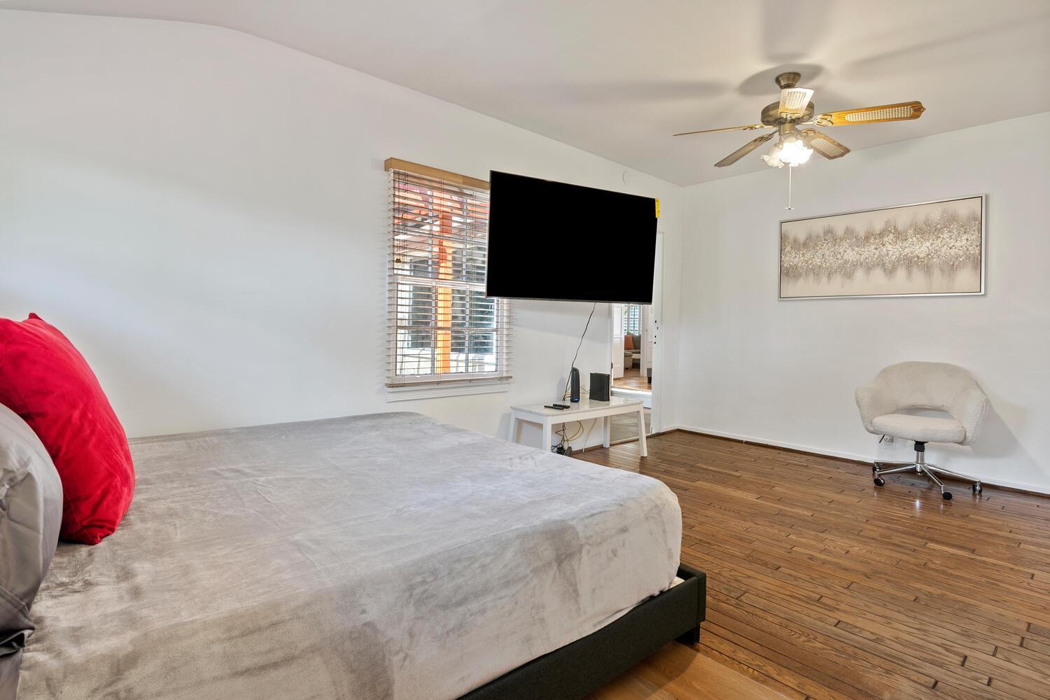 Luxury Piano In Near Universal & Hollywood For 8 Villa